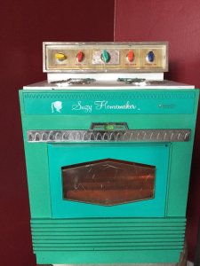 Suzy Homemaker Easy Bake Oven circa 1965. Courtesy EmericksEmporium, Etsy.